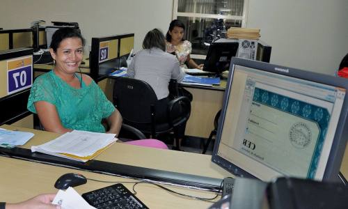 Cristiane Campos, de Alvorada, foi uma das primeiras a ser atendidas e aprovou o sistema de posse do governo: “Minha posse foi marcada com muita antecedência” Cristiane Campos, de Alvorada, foi uma das primeiras a ser atendidas e aprovou o sistema de posse do governo: “Minha posse foi marcada com muita antecedência”