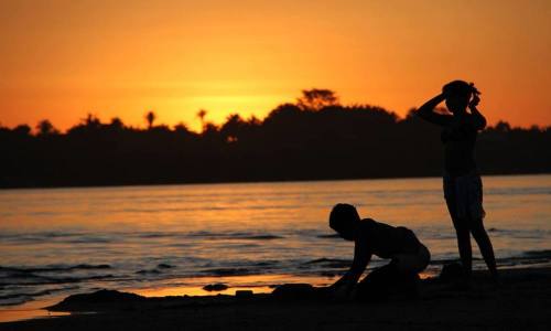 A temporada de praias aquece a economia e gera emprego e renda a milhares de pessoas A temporada de praias aquece a economia e gera emprego e renda a milhares de pessoas