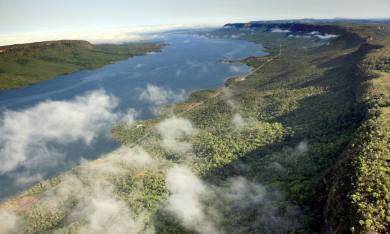 A bela vista aérea da Serra do Lajeado e lago da UHE Luis Eduardo Magalhães, em Lajeado, sentido Miracema do Tocantins A bela vista aérea da Serra do Lajeado e lago da UHE Luis Eduardo Magalhães, em Lajeado, sentido Miracema do Tocantins