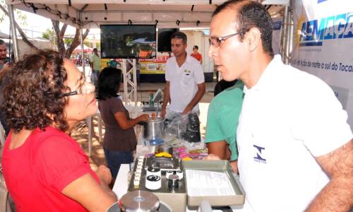 Consumidores que passaram pela Avenida Tocantins, em Taquaralto, receberam orientações da Agência Estadual de Metrologia Consumidores que passaram pela Avenida Tocantins, em Taquaralto, receberam orientações da Agência Estadual de Metrologia