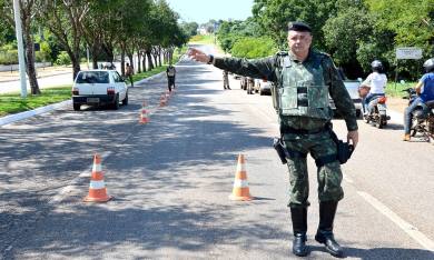 O efetivo administrativo e operacional da PM da Capital e do interior está nas ruas reforçando o policiamento de rotina O efetivo administrativo e operacional da PM da Capital e do interior está nas ruas reforçando o policiamento de rotina