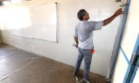 Salas de aula estão recebendo pintura nova Salas de aula estão recebendo pintura nova