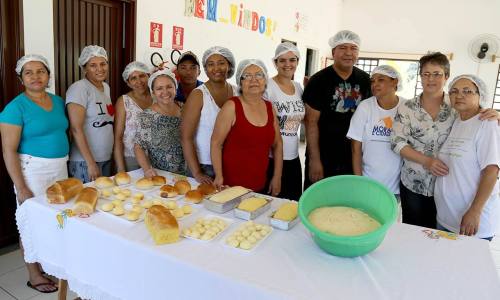 Cursos e oficinas são oferecidos gratuitamente Cursos e oficinas são oferecidos gratuitamente