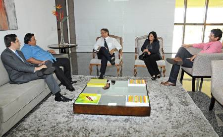 O governador recebeu o presidente do Sindicato Rural e  deputados estaduais de Araguaína