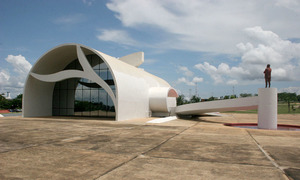 Palmas foi presenteada com um dos projetos arquitetônicos de Oscar Niemeyer, na obra do Memorial Coluna Prestes