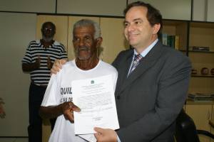 Secretário entrega Certificação das Comunidades Quilombolas Ilha de São Vicente e Pé do Morro
