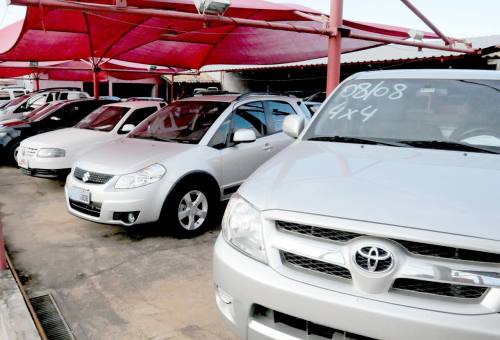 Procon orienta consumidor a pesquisar e não comprar veículo por impulso.