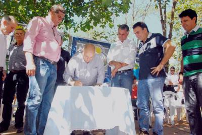 O Governador assinou os projetos na manhã deste sábado, na Fazenda Canastra, município de Pium