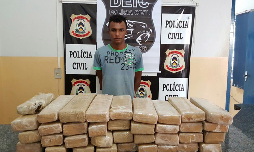 Ação resultou na apreensão de 30 kg de maconha e na prisão em flagrante por tráfico de drogas de Lucas Lino da Silva, 18 anos de idade