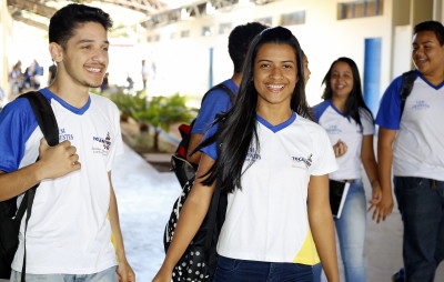 Redação, iniciação científica e conhecimentos gerais são alguns dos novos conteúdos para as turmas do ensino médio Redação, iniciação científica e conhecimentos gerais são alguns dos novos conteúdos para as turmas do ensino médio