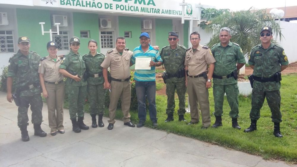 Policial Militar recebe certificado de agradecimento pelos 