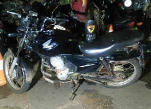 Moto apreendida com suspeito de roubo em Araguaína.