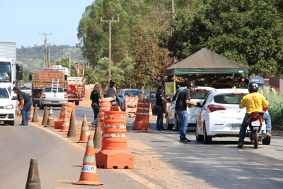 Blitz orienta motoristas sobre as principais causas de acidentes nas rodovias. Blitz orienta motoristas sobre as principais causas de acidentes nas rodovias.