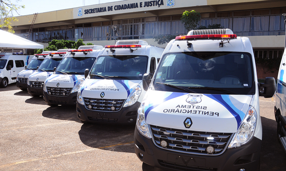 Ao todo foram entregues sete veículos do tipo furgão-cela, fruto de convênio com o Departamento Penitenciário Nacional (Depen), vinculado ao Ministério da Justiça e Segurança Pública - Lia Mara/Governo do Tocantins