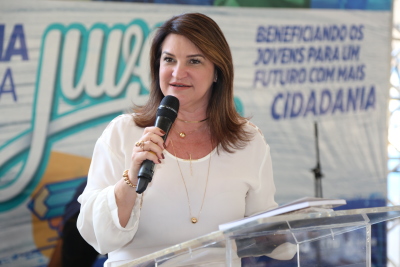 Foto 2 Professora Wanessa Zavarese Sechim comemora Dia do Estudante com alunos da rede pública