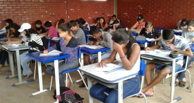 Estudantes realizam simulado de língua portuguesa e matemática como preparação para Prova Brasil Estudantes realizam simulado de língua portuguesa e matemática como preparação para Prova Brasil