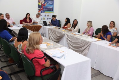 FOTO 3 - Márcio Vieira.jpeg Durante os atendimentos, os diretores apresentam as demandas diretamente à gestão da Seduc