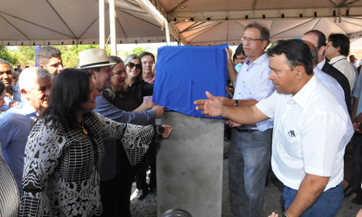 Governador Marcelo Miranda inaugurou as obras de pavimentação e drenagem no setor Maracanã, em Araguaína em 2017 