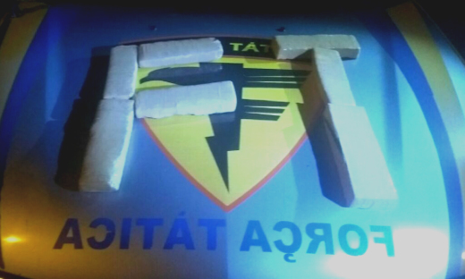 Além de armas e outros materiais, foram apreendidas drogas em diversas cidades