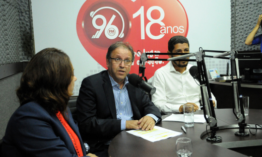 Governador também participou da programação em comemoração aos 18 anos da Rádio 96 FM