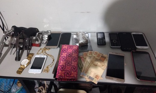 Em Colinas, seis pessoas foram presas e duas armas de fogo foram apreendidas, além de diversos outros materiais