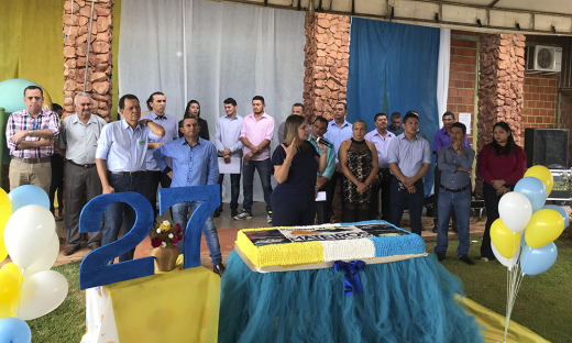 Apresentações culturais com estudantes da rede municipal marcaram a data, além de um bolo de aniversário que foi distribuído para população