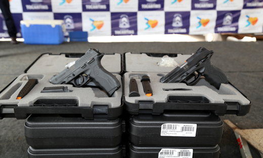 Foram entregues, aos policiais civis da regional de Gurupi, 21 pistolas da marca taurus