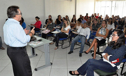 Durante o evento, foi apresentado, pelo pesquisador e professor da Universidade Federal de Mato Grosso, Jadson Barbosa, um panorama dos impactos dos agrotóxicos e a preocupação com a população exposta