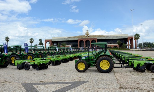 A agricultura familiar de 88 municípios tocantinenses será beneficiada com a entrega de 94 novos tratores 
