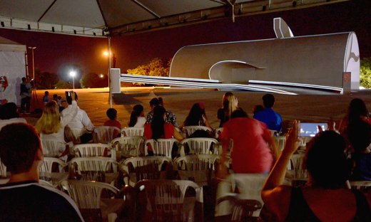 Público presente pode interagir e se encantou com o show de luzes e a projeção mapeada 