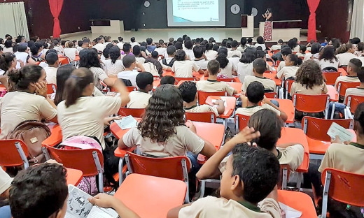  Alunos recebem orientação do órgão sobre consumo consciente
