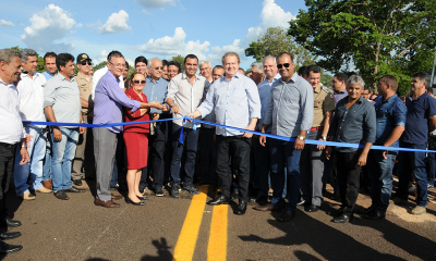Mauro Carlesse e o vice-governador Wanderlei Barbosa, com a prefeita de Chapada de Areia, Maria de Jesus, e o prefeito de Paraíso do Tocantins, Moisés Avelino, cortaram a fita de acesso à rodovia asfaltada Mauro Carlesse e o vice-governador Wanderlei Barbosa, com a prefeita de Chapada de Areia, Maria de Jesus, e o prefeito de Paraíso do Tocantins, Moisés Avelino, cortaram a fita de acesso à rodovia asfaltada
