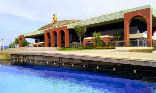 De acordo com o governador , esta medida é fundamental para que o Estado se enquadre na Lei de Responsabilidade Fiscal, recupere sua capacidade de investimento
