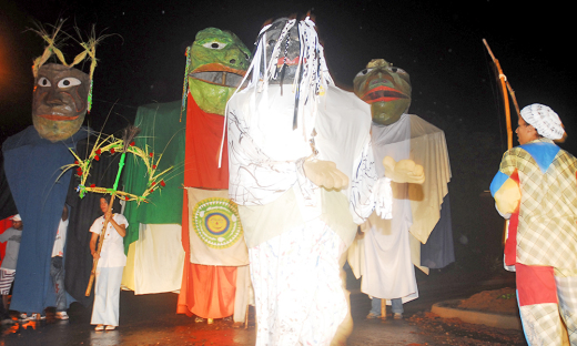Taquaruçu é tradicional não apenas pelas cachoeiras, mas também pela tradição do desfile dos bonecos gigantes