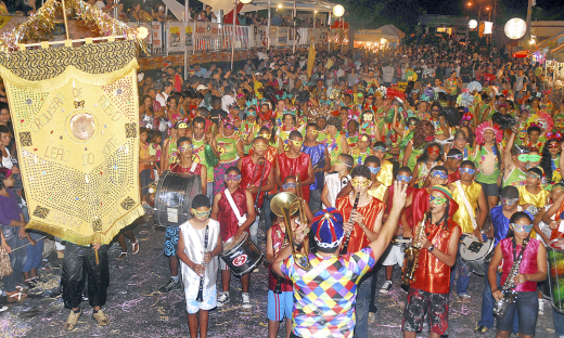 Foliões no carnaval de Dianópolis mostram a diversidade de se curtir  a festa no Tocantins