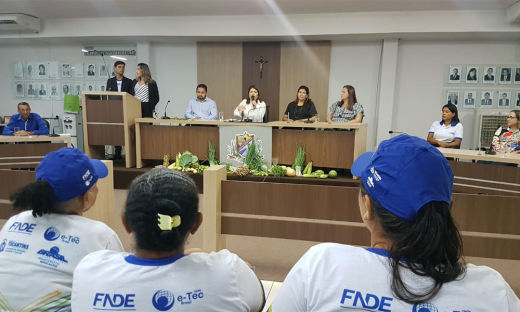 Para a secretária Adriana Aguiar, a educação é transformadora não importa a fase da vida Para Adriana Aguiar, a educação é transformadora não importa a fase da vida