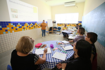 Seduc promove formação do Projeto de vida Professores discutem o impacto do projeto de vida na vida dos alunos