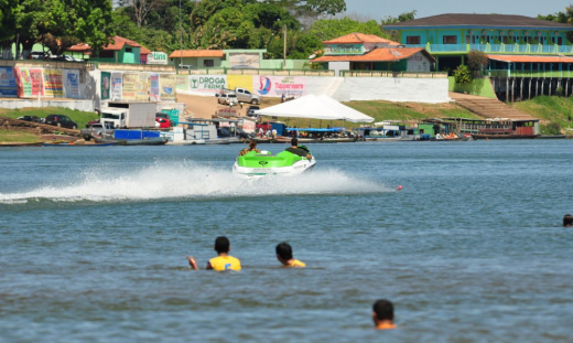 Praia da Ponta recebe a estrutura de temporada em Araguatins