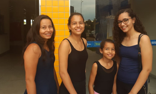 Jeany acompanhou as audições das duas filhas, Thaís, Thainá e da vizinha Letícia