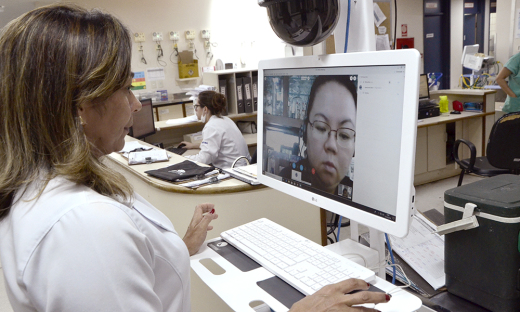 Por meio da Telemedicina, médicos do HGP e do Hospital Alberto Einstein realizam o acompanhamento de pacientes internados