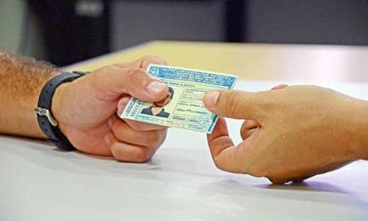 Detran retoma serviços de impressão de CNH