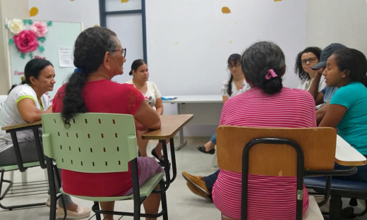 Iniciativa existe há quatro anos e já atendeu cerca de 1.200 familiares que buscaram apoio na terapia em grupo