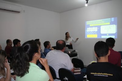 Engenheiros civis estão aproveitando os minicursos no estande da Ageto para atualização tecnológica na profissão Engenheiros civis estão aproveitando os minicursos no estande da Ageto para atualização tecnológica na profissão