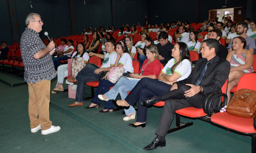 Enfermeiros, técnicos e acadêmicos de enfermagem do Hospital Geral de Palmas (HGP),  participam de uma programação especial da Semana da Enfermagem 