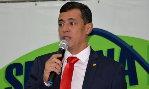 Secretário Renato Jayme durante abertura do evento no auditório da ATM 