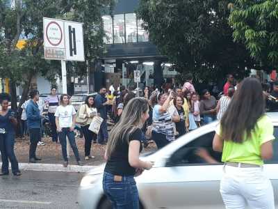 Blitz aconteceu na avenida JK e teve como dinâmicas ações em alusão ao Dia de combate à exploração e abuso sexual de crianças e adolescentes Blitz aconteceu na avenida JK e teve como dinâmicas ações em alusão ao Dia de combate à exploração e abuso sexual de crianças e adolescentes