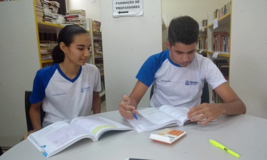 Janaína Neres Evangelista (uma medalha de prata e duas de bronze) e o estudante Tacio Araújo Sales (medalhista de prata em 2018), ambos são da Escola Estadual Meira Matos