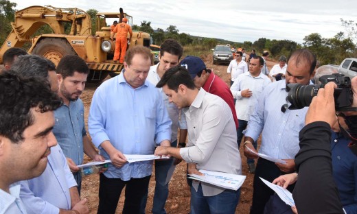 Governador Carlesse vistoriou o início das obras de recuperação da TO-110, no trecho que liga Dianópolis à região da Garganta e à Bahia