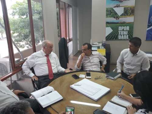 Secretário Ridoval com o prefeito de Porto Nacional, Joaquim Maia, discute ações para atrair empresas para o município Secretário Ridoval com o prefeito de Porto Nacional, Joaquim Maia, discute ações para atrair empresas para o município