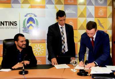 Secretário formaliza acordo de cooperação com a ONG 8 Billion Trees, com o presidente Jon Chambers Secretário formaliza acordo de cooperação com a ONG 8 Billion Trees, com o presidente Jon Chambers